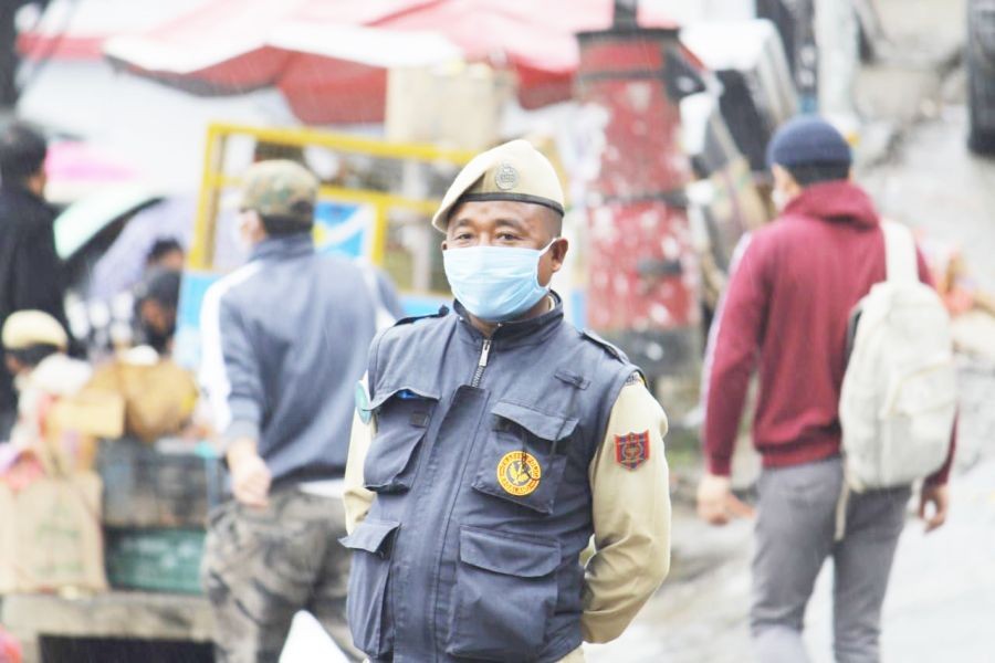 A policeman with his mask on in Kohima. The State Government today directed authorities to strictly enforce wearing of masks in public. (Morung File Photo)